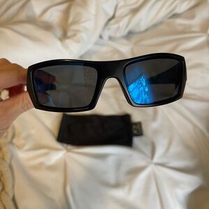 Men’s Oakley Blue Lens Polarized Gascan Sunglasses 26-244 60mm